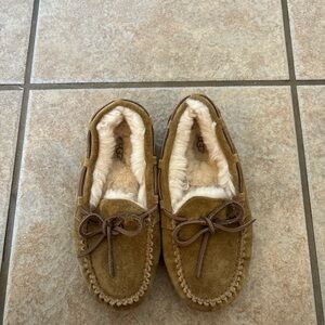 Size 1 bigger kid/adult Ugg slippers